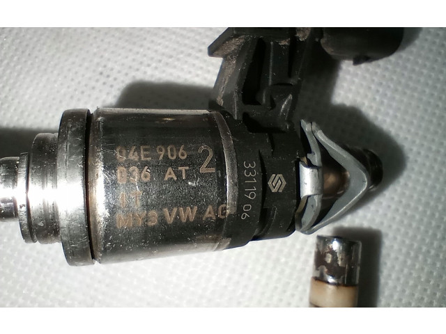 Топливная рампа 04E906036AT, 04C133320G   Skoda Fabia Mk3 (NJ)  