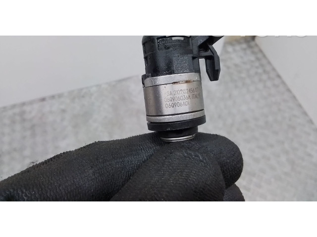 Форсунка 06Q906036A Volkswagen Golf VIII