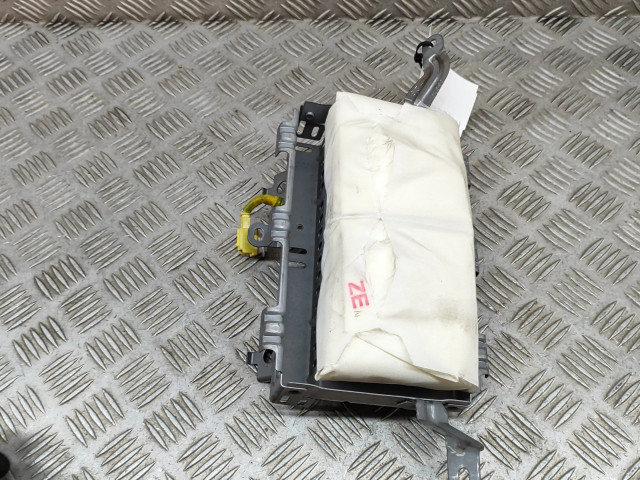 Подушка безопасности пассажира 8214047070, 7396047080   Toyota Prius+ (ZVW40)