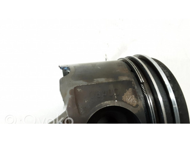 Píst 0840C BMW 1 E81 E87 pro naftový motor 2.0