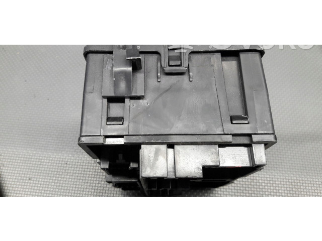 Блок предохранителей 68068355AE   Fiat Freemont    