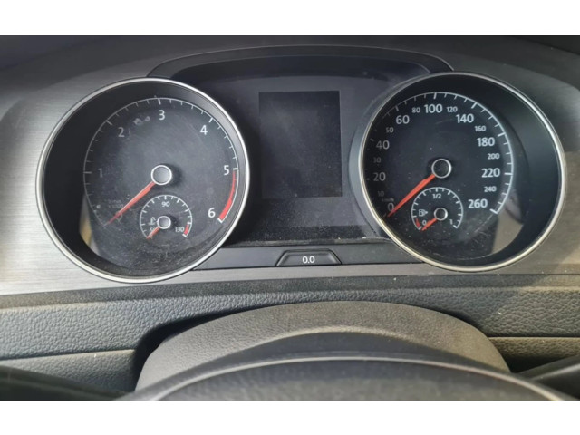 Панель приборов Volkswagen Golf VII