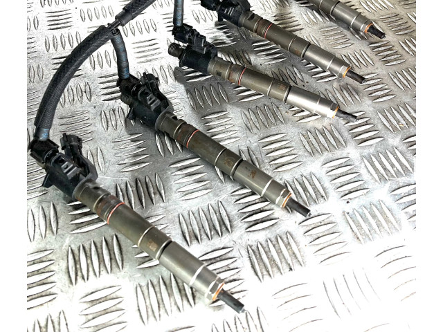 Комплект форсунок 31272690, 31272690    Volvo V60  D5244T15 