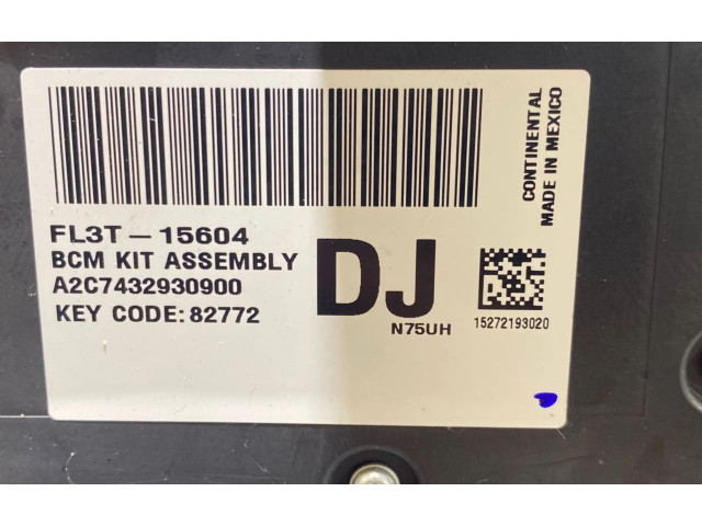 Блок предохранителей  FL3T15604DJ   Ford F150    