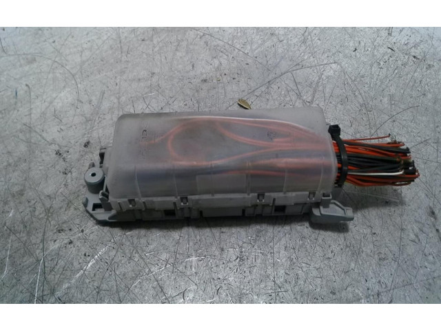 Блок предохранителей 93332763   Opel Meriva A    