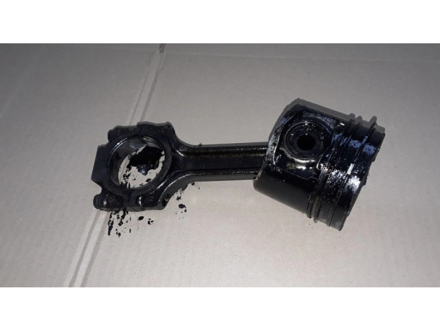 Píst Alfa Romeo 156 pro naftový motor 1.9