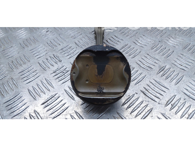 Píst HR16 Nissan Juke I F15