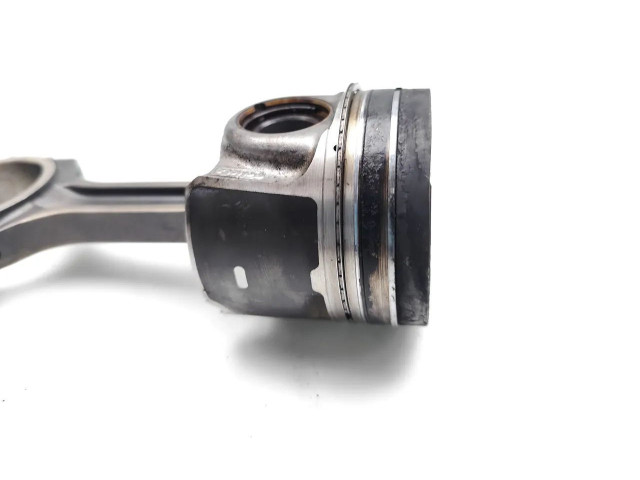  Поршень с шатуном YLF6 YLF6  Ford Transit Custom  