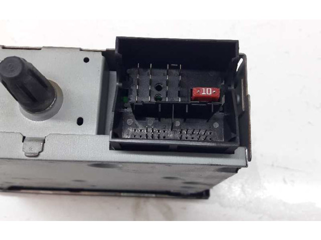 Радио/ проигрыватель CD/DVD / навигация