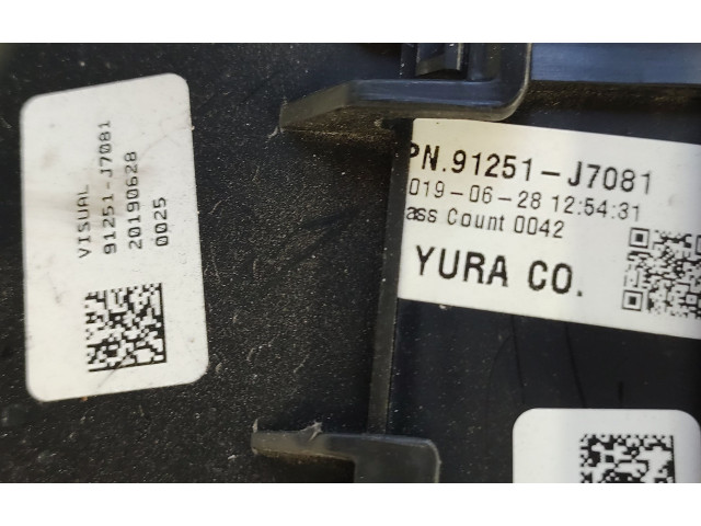 Блок предохранителей  91251J7081, 91251J708116   KIA Ceed    