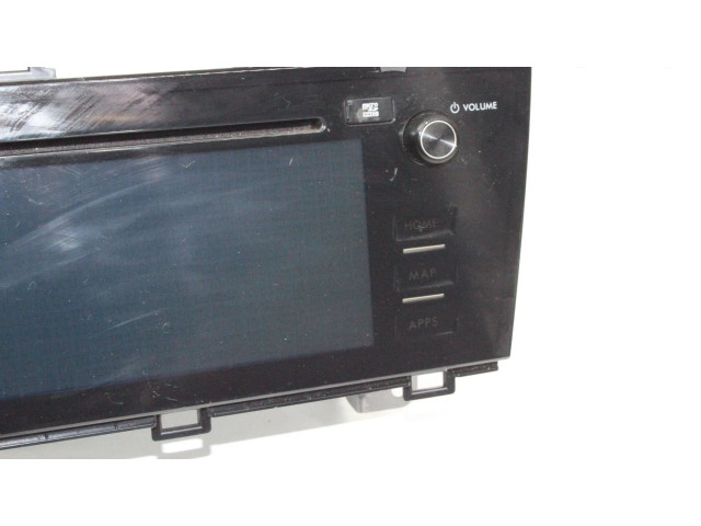 Радио/ проигрыватель CD/DVD / навигация