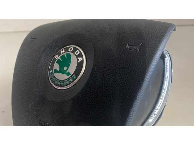 Подушка безопасности водителя 1Z0880201AE Skoda Octavia Mk2 (1Z)