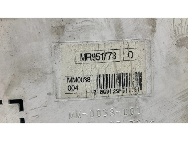 Панель приборов MR951773, MM0038001 Mitsubishi Colt