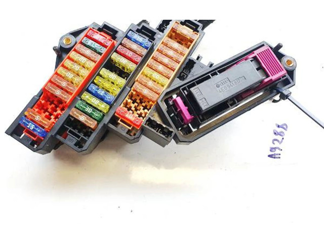   Pojistková skříňka 4l0971846, 4e0906230   Audi Q7 4L 2006