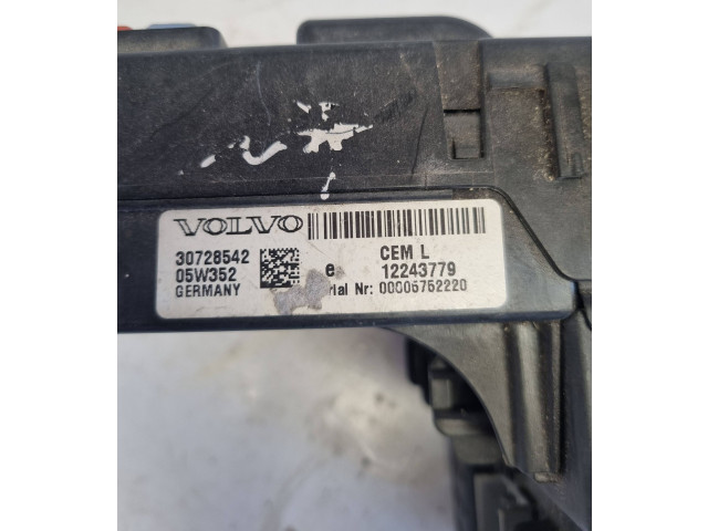Блок предохранителей 30728542, 12243779   Volvo S80    