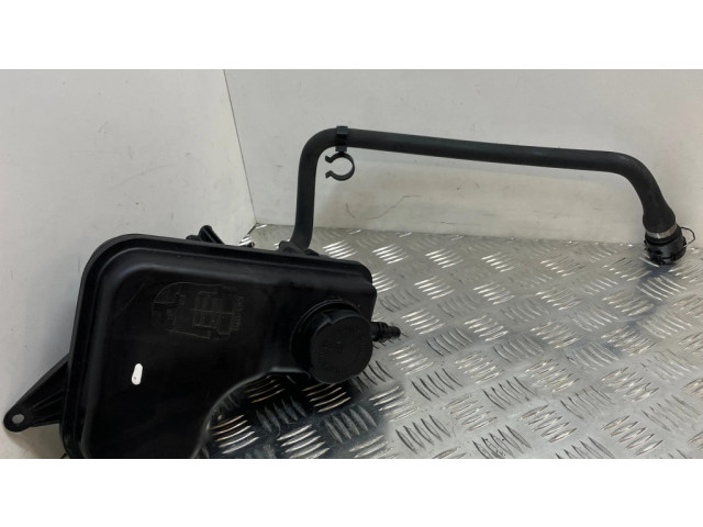 Расширительный бачок охлаждающей жидкости    