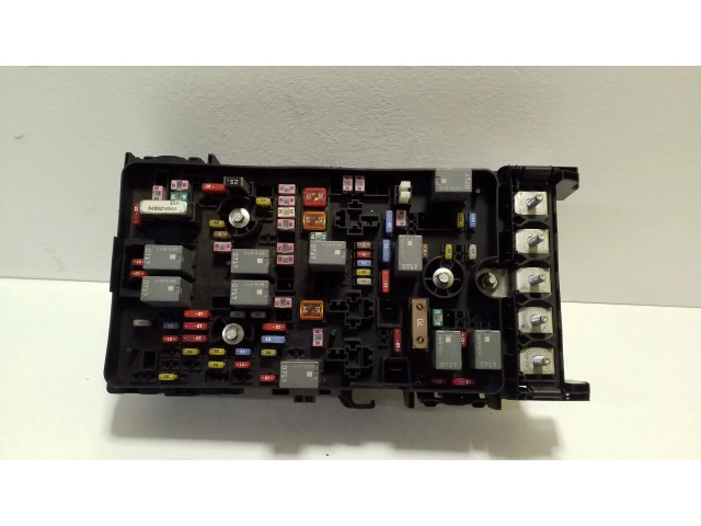 Блок предохранителей 68193002AF Jeep Cherokee