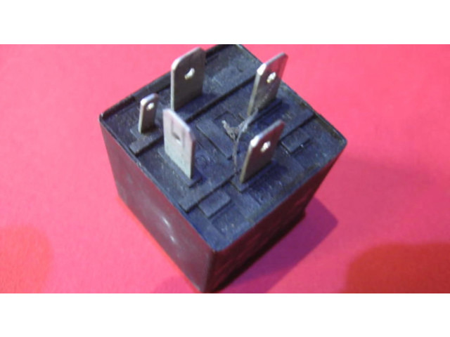 Реле насоса горючего