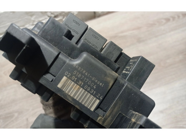 Блок предохранителей 518717004, 8637841   Volvo V70    