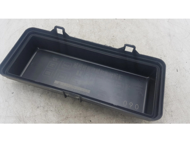 Pojistková skříňka Крышка ящика предохранителей 8267228090   Toyota Previa (XR30, XR40) II 2003