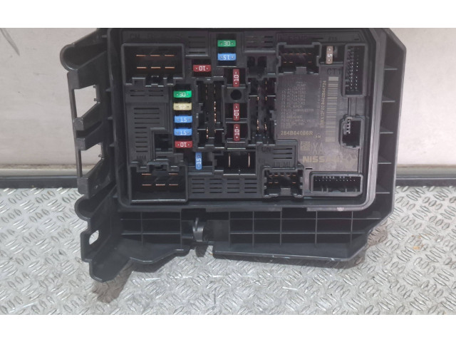 Блок предохранителей  284C03643R   Renault Clio V    