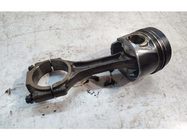 Píst Volkswagen Tiguan CFFB