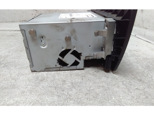 Радио/ проигрыватель CD/DVD / навигация