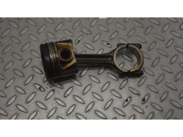  Поршень CRLB BHS  Volkswagen PASSAT B8  