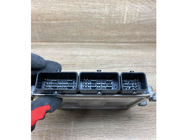 Блок управления двигателя 237102928R, V29029647A   Renault Clio IV