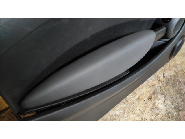 Обшивка передней двери