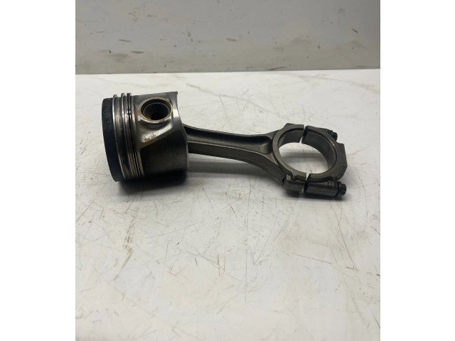  Поршень с шатуном    Volkswagen PASSAT B6  