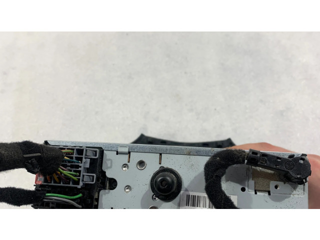 Радио/ проигрыватель CD/DVD / навигация