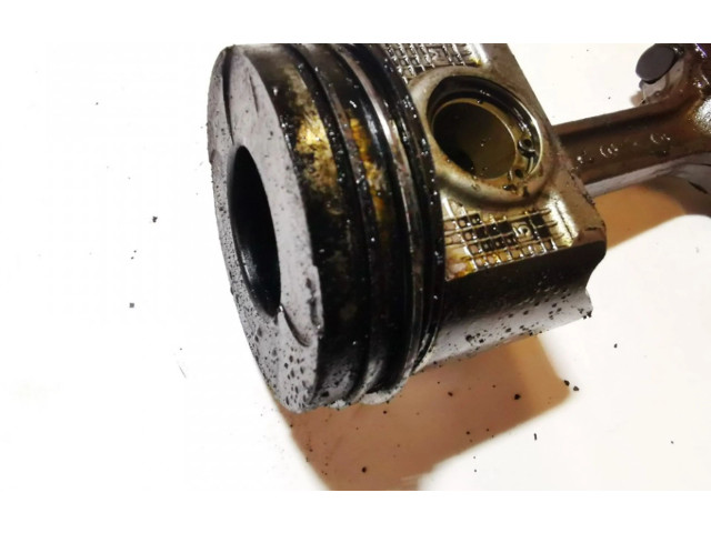 Píst Nissan Almera Tino