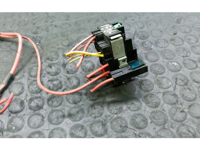 Блок предохранителей 7703297565   Renault Clio II    