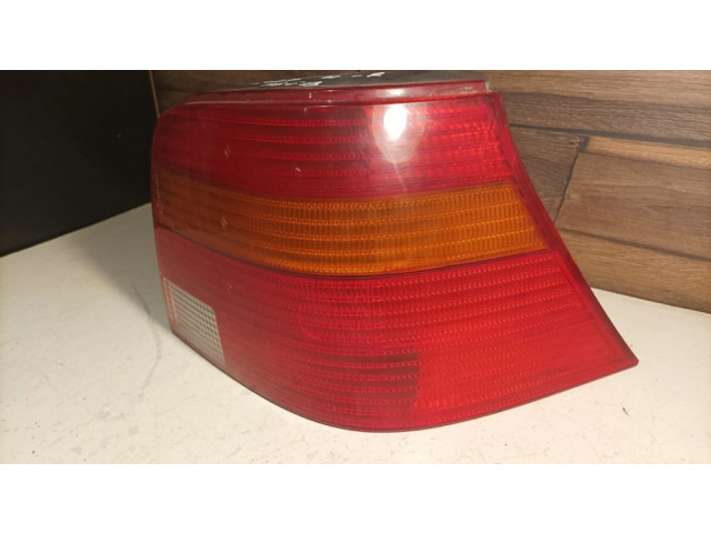 Задний фонарь правый 1J6945096R Volkswagen Golf IV 1998-2005 года