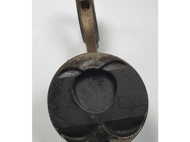 Píst 60673761 Alfa Romeo GT pro benzínový motor 2.0