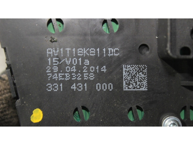 Радио/ проигрыватель CD/DVD / навигация