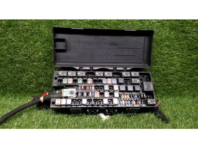 Блок предохранителей  9L1T14A003BA   Ford F150    