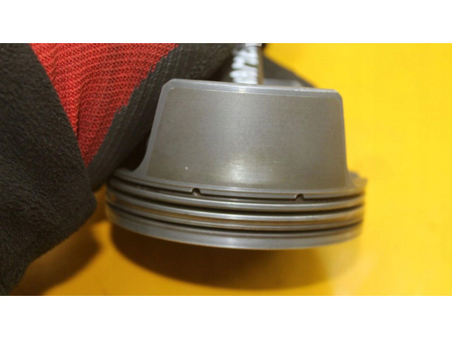 Píst 9481031105R Porsche Panamera (970)