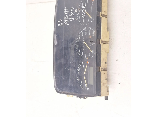 Přístrojová deska Volkswagen PASSAT B3 1990 81117621