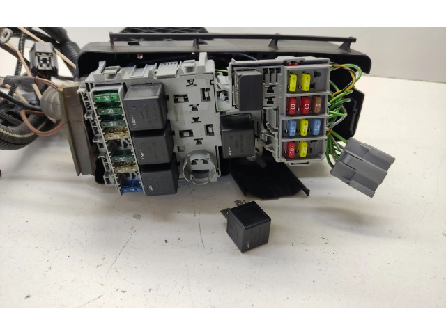 Блок предохранителей  30728132, 30728133   Volvo XC90    