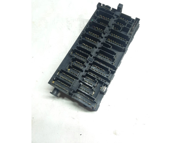 Блок предохранителей  357937039   Volkswagen Transporter - Caravelle T4    