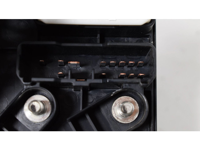 Блок предохранителей  82241SC020   Subaru Forester SH    