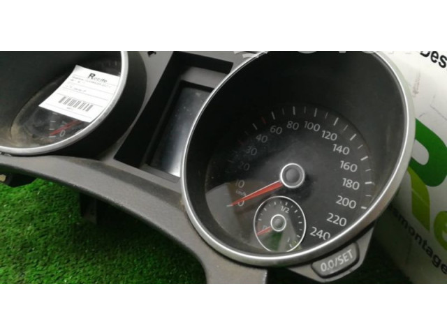 Панель приборов 5K0920873A Volkswagen Golf VI