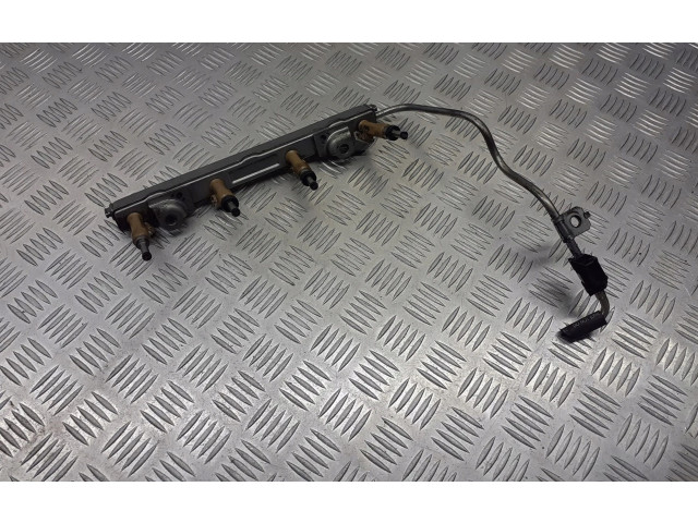 Vstřikovací lišta 23250-0T030 Toyota Corolla E140 E150