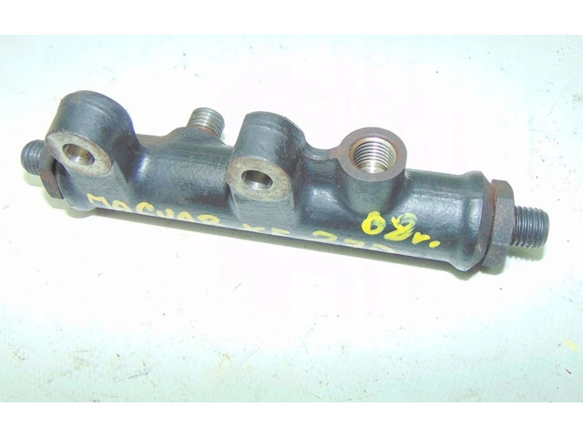 Топливная рампа    Jaguar XF X250  