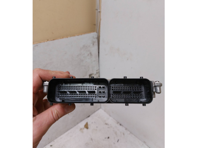 Блок управления двигателя 04L907445E, 04L906056RA Audi Q2 -