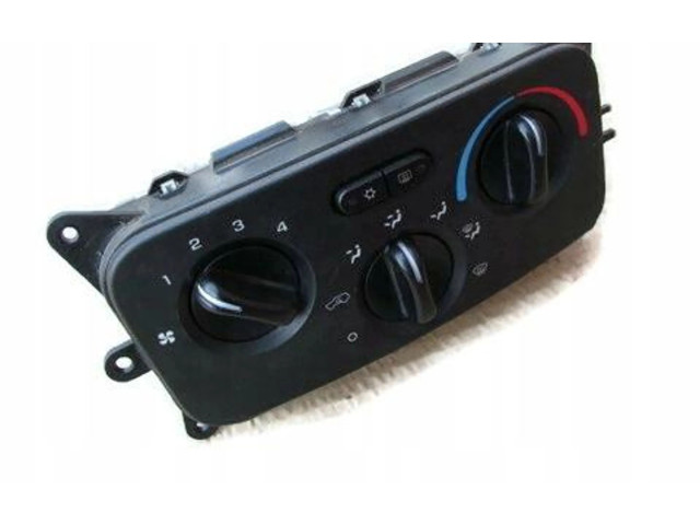 Блок управления климат-контролем    Jeep Cherokee III KJ