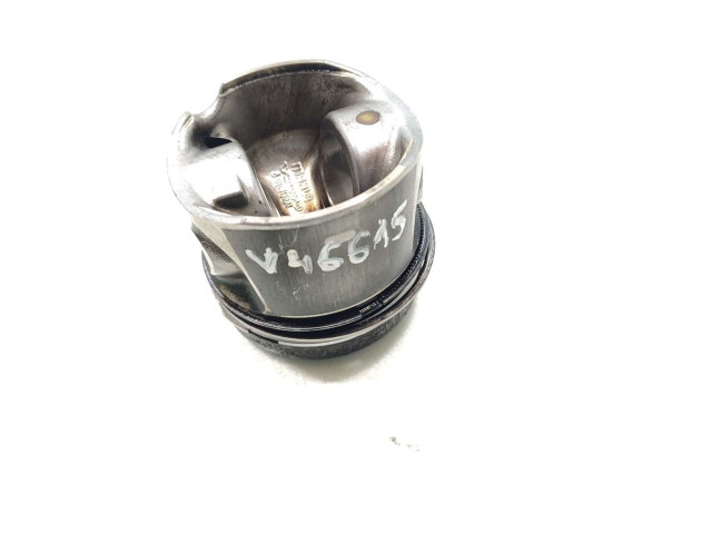 Píst Volvo XC90 D5244T18