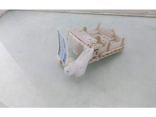 Блок предохранителей 827300H030, 827300H030A Peugeot 108